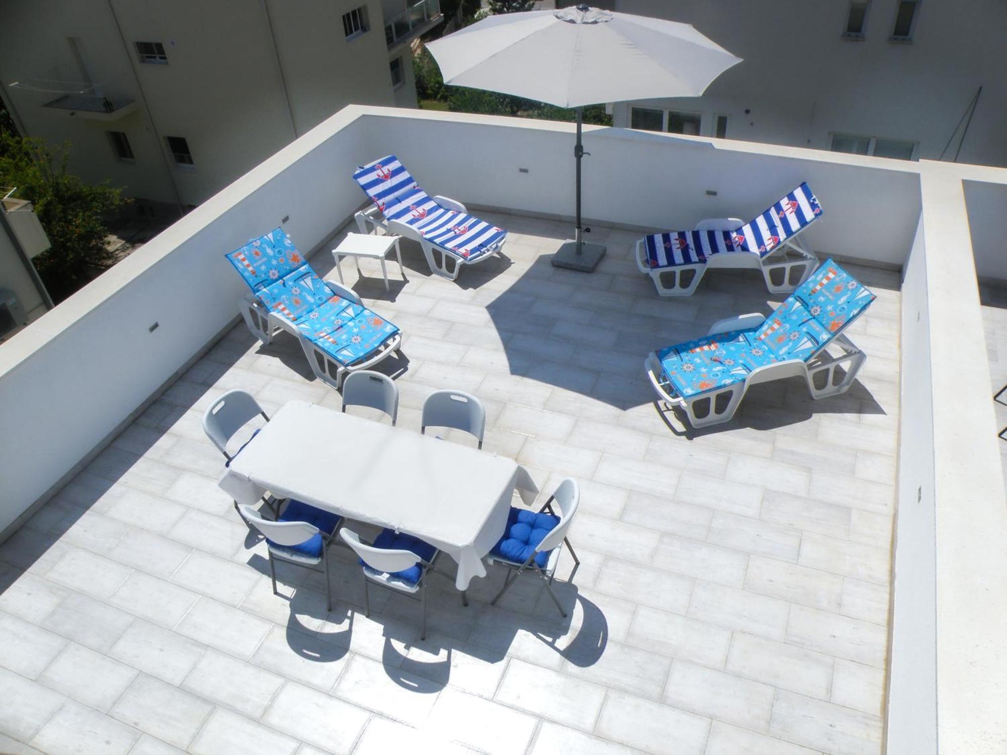 Apartment With Terrace And Free Parking - Beach Nearby Сплит Екстериор снимка